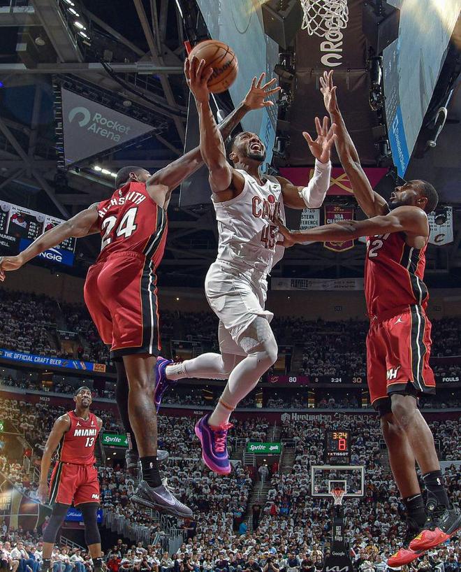 开云官网-浙江队逆转热火，库里扛起全队